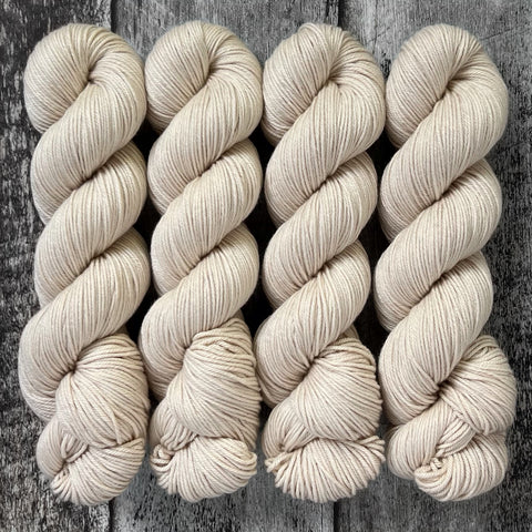Oat // Magnolia DK